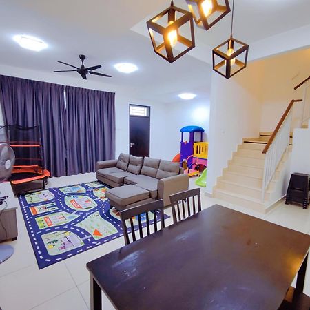 Simply Neat Homestay @ Desaru Harmonia 2 Bagian luar foto
