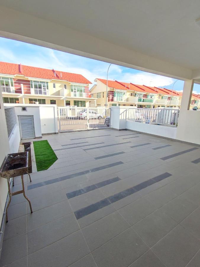 Simply Neat Homestay @ Desaru Harmonia 2 Bagian luar foto