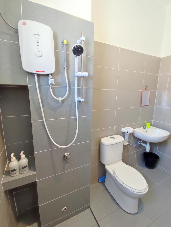 Simply Neat Homestay @ Desaru Harmonia 2 Bagian luar foto