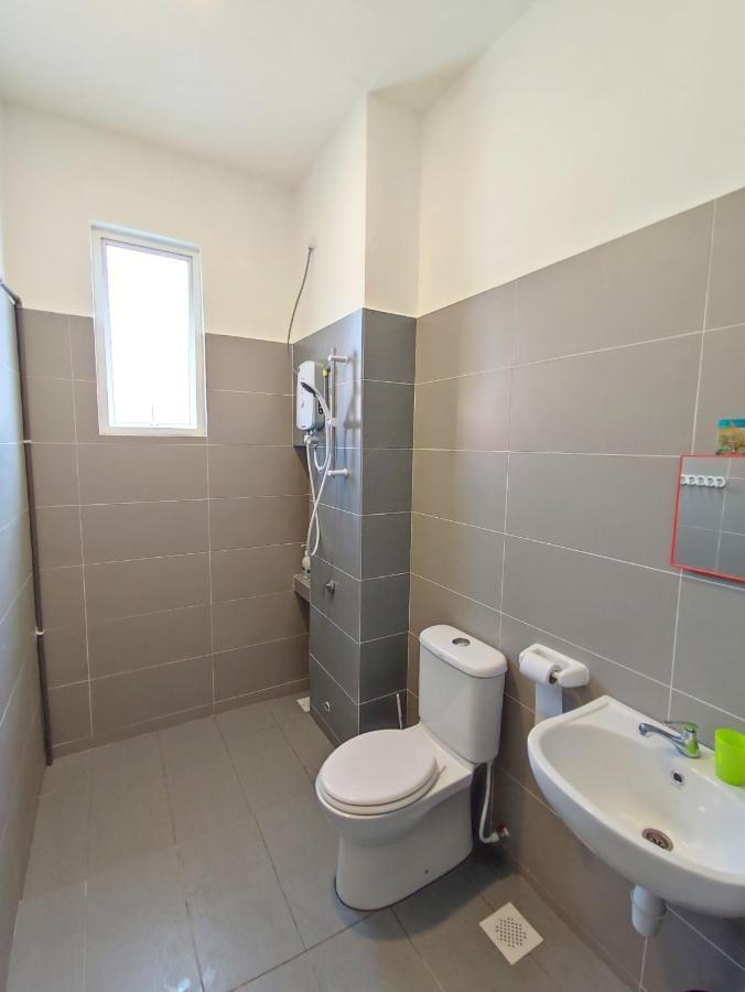 Simply Neat Homestay @ Desaru Harmonia 2 Bagian luar foto