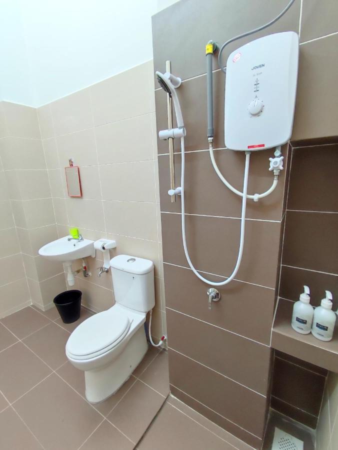 Simply Neat Homestay @ Desaru Harmonia 2 Bagian luar foto