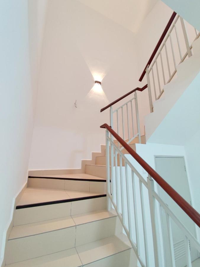 Simply Neat Homestay @ Desaru Harmonia 2 Bagian luar foto